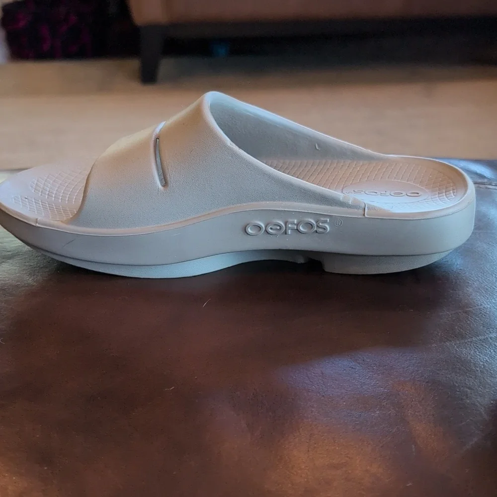 Oofos Grey Slides 7 - Picture 6 of 11